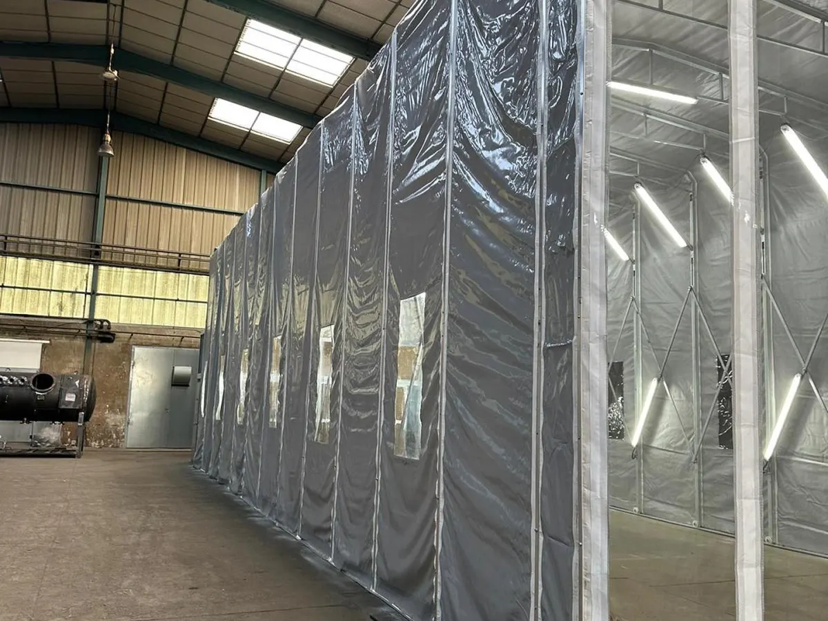Cabine rétractable vue de côté – cabine de peinture au Maroc